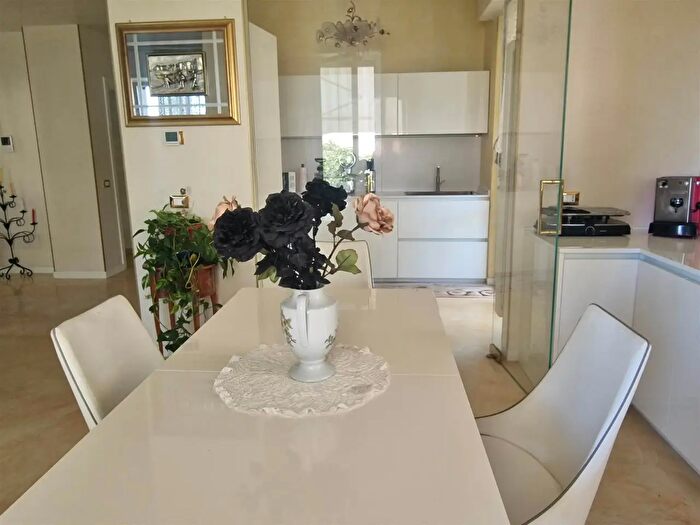 Casa con 7 locali in vendita in Viale Cavour, Desenzano Del Garda