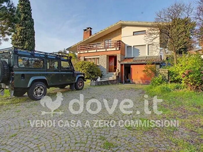 Casa con 6 locali in vendita in Via Campo dei Fiori, Cocquio Trevisago