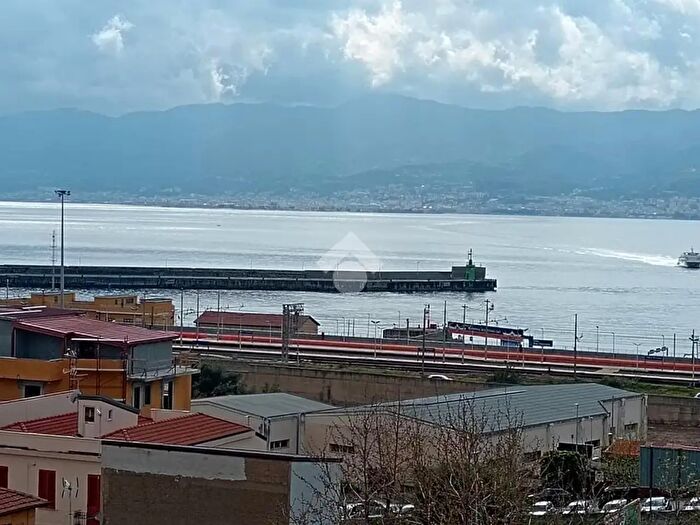 Appartamento quadrilocale in vendita in Via Riviera, Villa San Giovanni