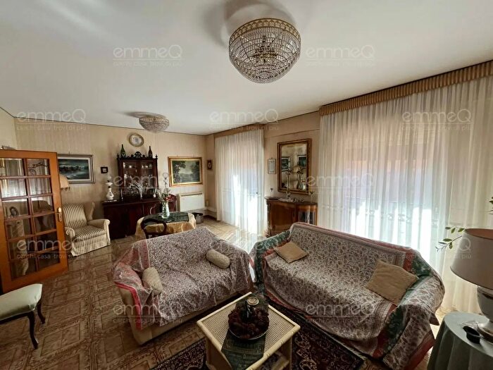 Appartamento con 5 locali in affitto in Via Falco di Benevento, Palermo