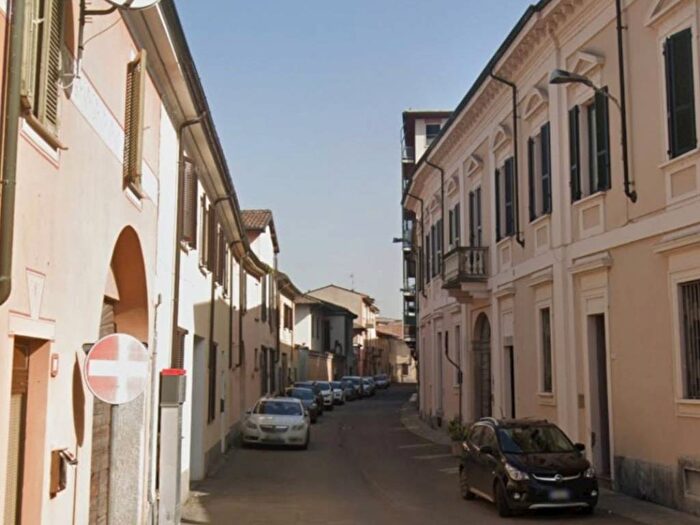 Appartamento trilocale in affitto in Via Benedetto Cairoli, Centro, Sannazzaro de Burgondi