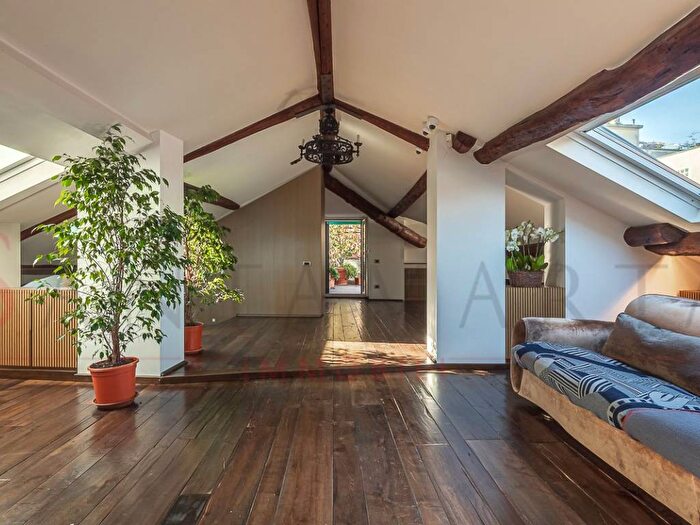 Casa quadrilocale in affitto in Via Durini, Borgogna Largo Augusto, Milano