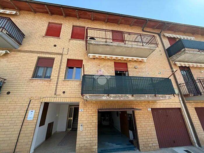 Appartamento trilocale in vendita in Via Monza, Gubbio