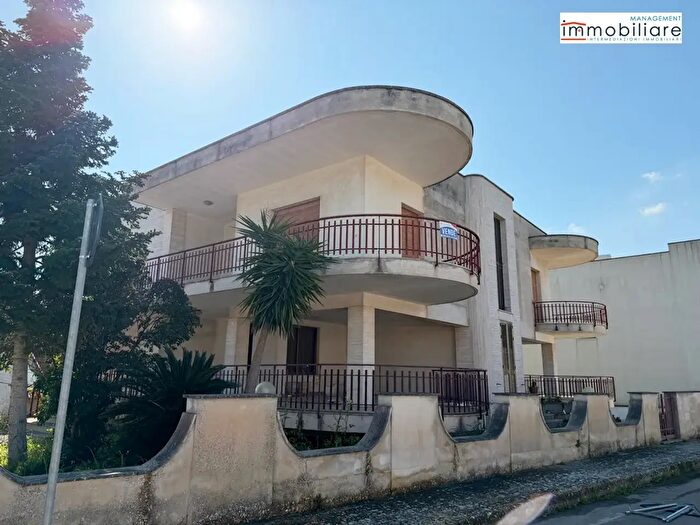 Casa con 10 locali in vendita in Via Fratelli Rosselli, Castrignano De Greci