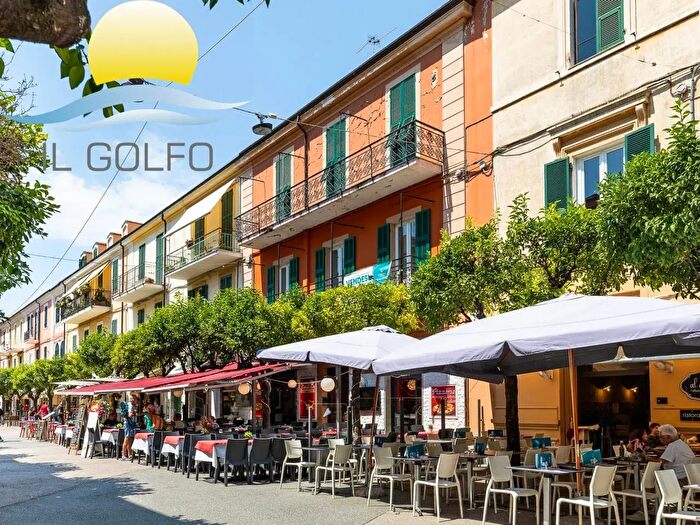 Appartamento trilocale in vendita in Corso Roma, Diano Marina