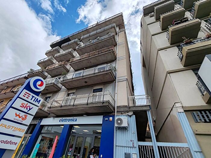 Appartamento con 9 locali in vendita in Paterno, Paterno