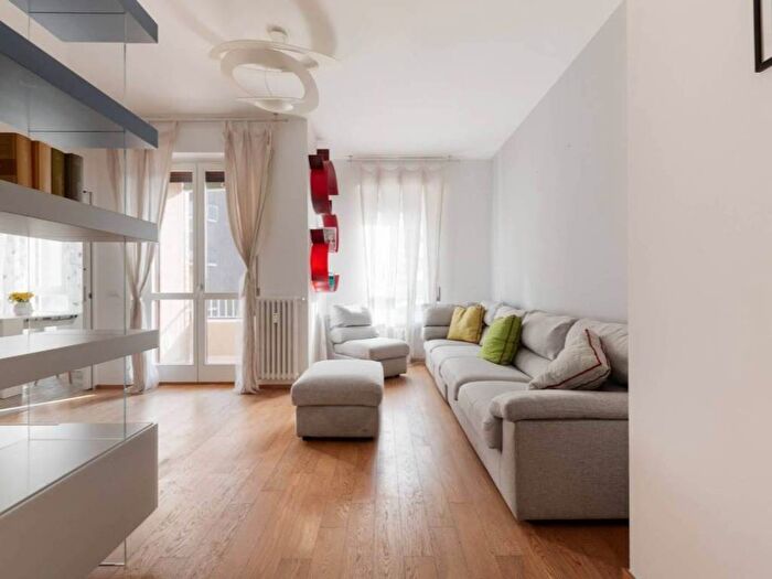 Appartamento trilocale in affitto in via Casale, Navigli Darsena, Milano