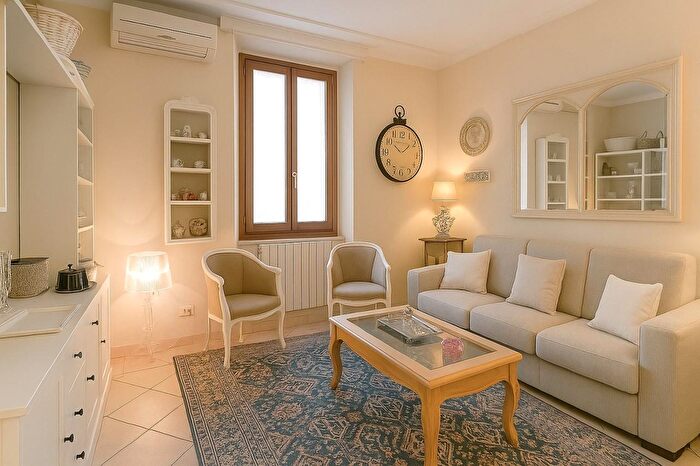 Casa con 5 locali in vendita in Via Laudesi, Pistoia