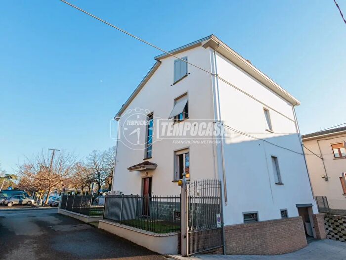 Casa con 8 locali in vendita in Vicolo Soragna, Parma