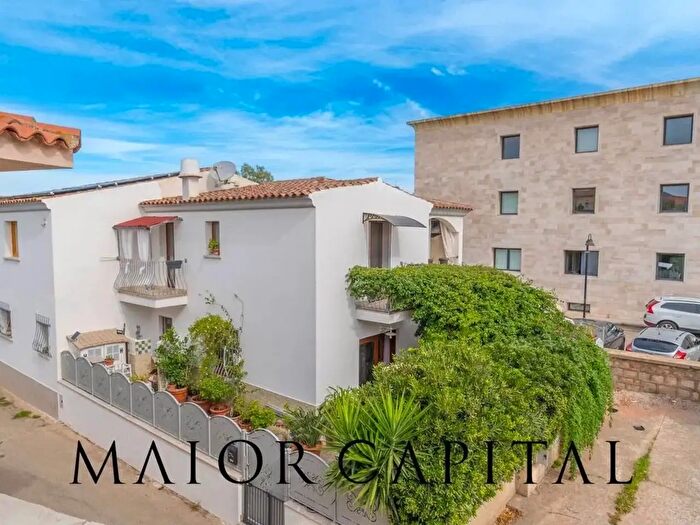 Casa con 6 locali in vendita in San Teodoro