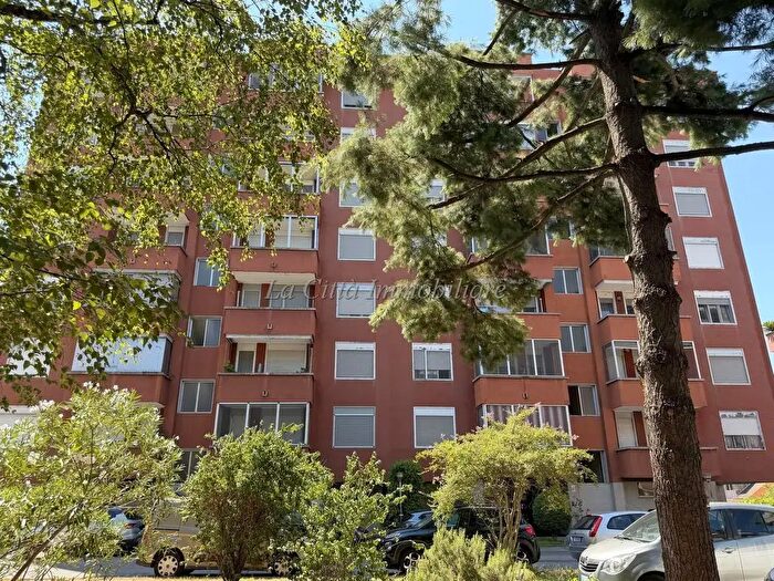 Appartamento trilocale in vendita in Via d'Enricis, Novara