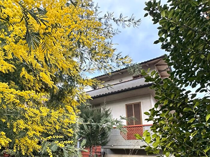 Casa con 5 locali in vendita in Strada Vicinale La Saccia Castagneta, Vernio
