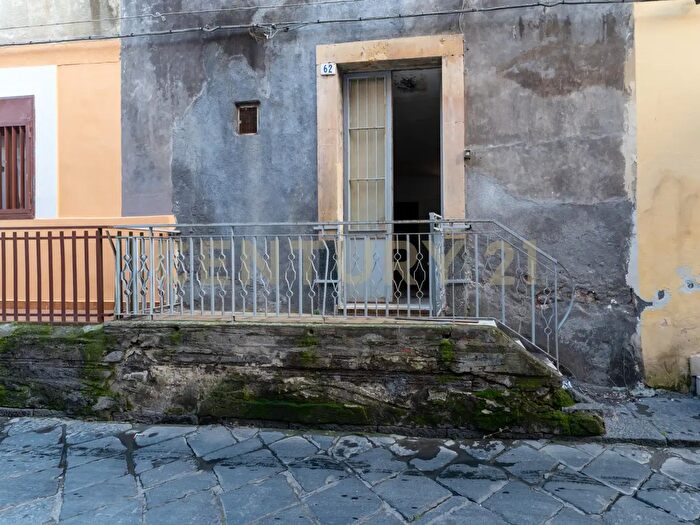 Appartamento trilocale in vendita in Via del Velo, Catania