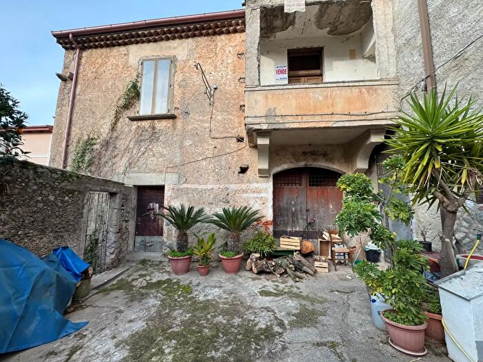 Appartamento con 6 locali in vendita in Via Scalfaro Snc, Lamezia Terme