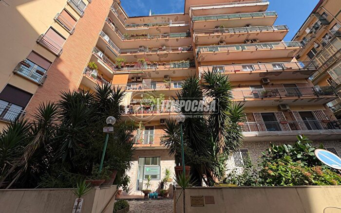 Appartamento trilocale in vendita in Napoli