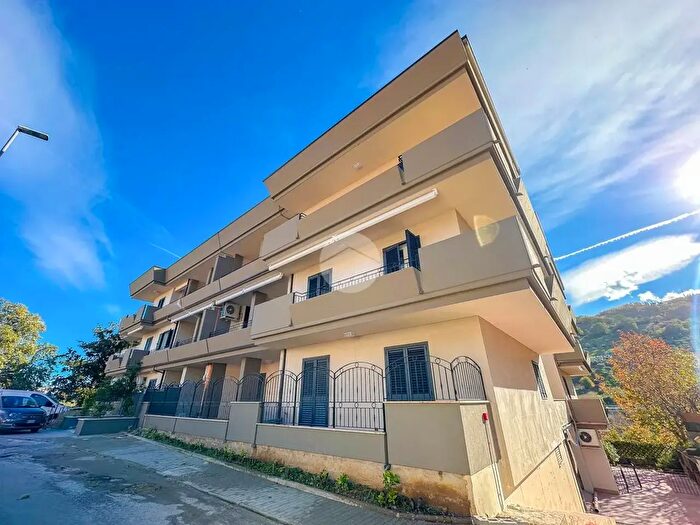 Appartamento con 5 locali in vendita in Via Maria Morgante, Teramo