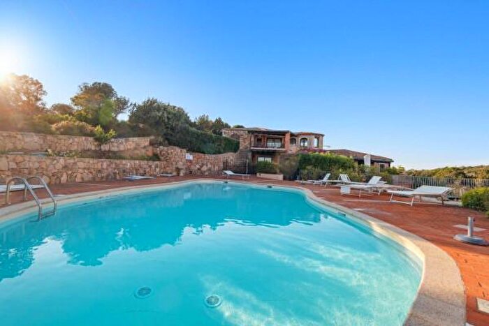 Appartamento trilocale in vendita in Via Cala Romantica, Arzachena