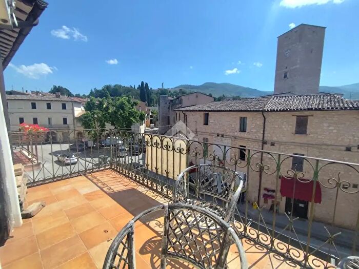 Appartamento trilocale in vendita in Via dei Giardini, Foligno