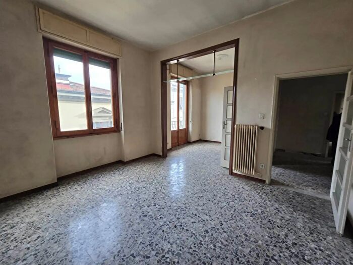 Appartamento con 6 locali in vendita in Viale dei Mille, Firenze