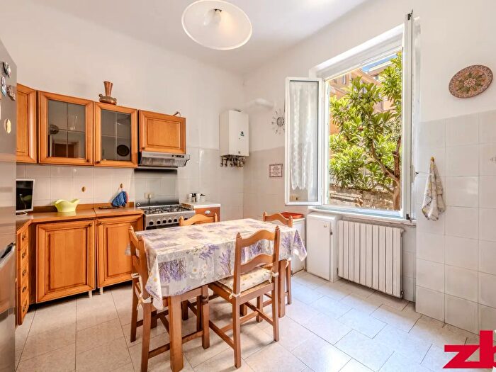 Appartamento con 5 locali in vendita in Via Livorno, Genova