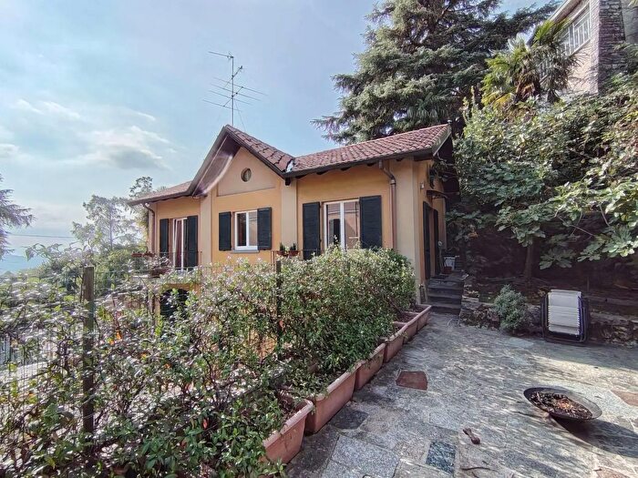 Casa bilocale in vendita in Via Como, Erba