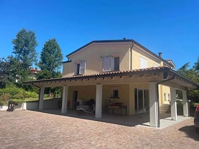 Casa con 13 locali in vendita in Parma, Parma