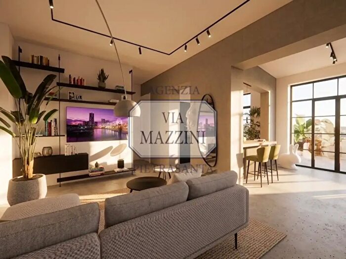 Appartamento con 7 locali in vendita in a Capriglia, Pietrasanta