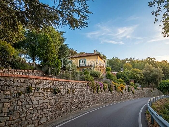 Casa con 8 locali in vendita in Strada Provinciale, Andora