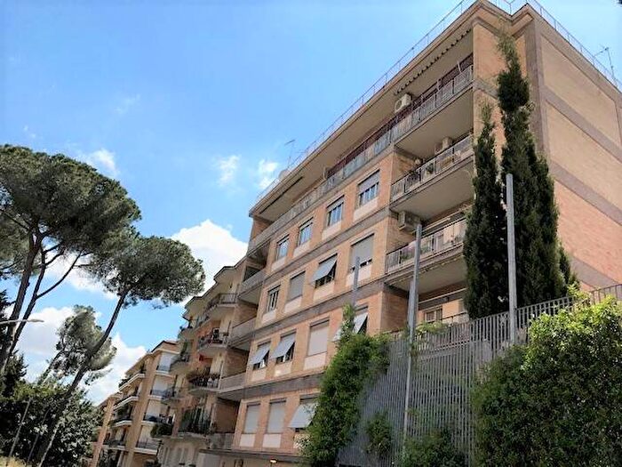 Appartamento trilocale in affitto in Via Sangemini, Camilluccia Farnesina, Roma