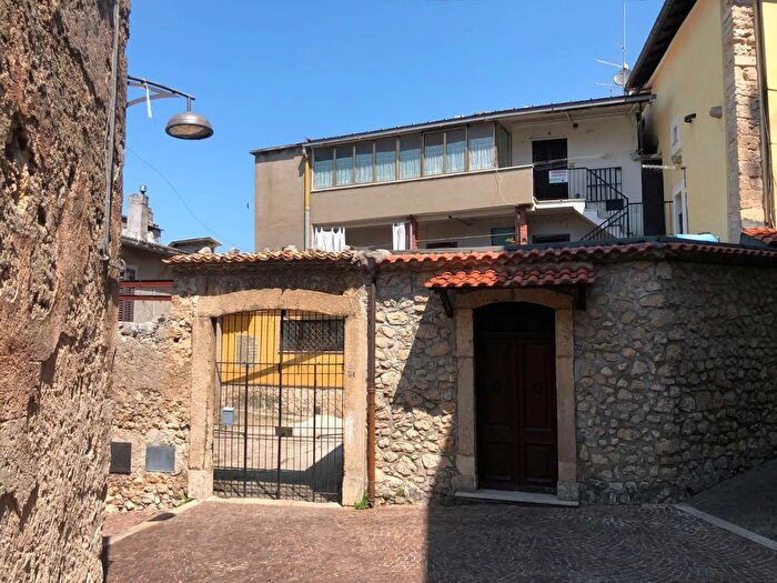 Appartamento trilocale in vendita in Piazza di San Michele Arcangelo, Vico Nel Lazio