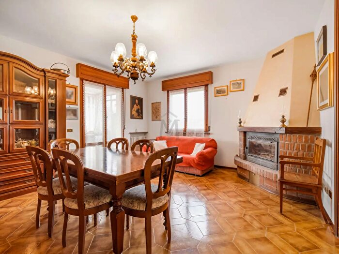 Appartamento con 7 locali in vendita in Fagiola, Viano