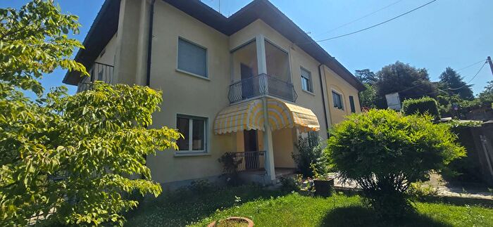 Appartamento quadrilocale in vendita in Via Bellorini, Laveno Mombello