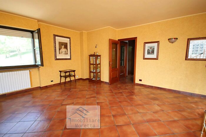 Casa con 5 locali in vendita in Alba, Alba