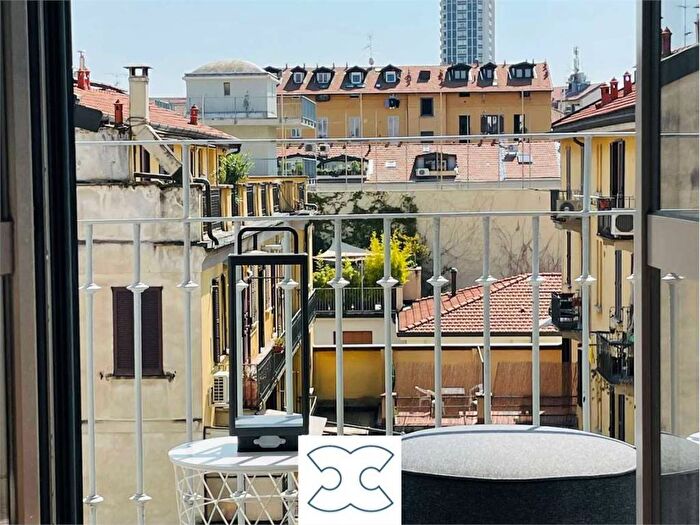 Appartamento quadrilocale in affitto in via A Lamarmora, Quadronno Crocetta, Milano