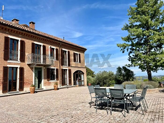 Casa con 8 locali in vendita in Strada Chiesa San Michele, Costigliole DAsti