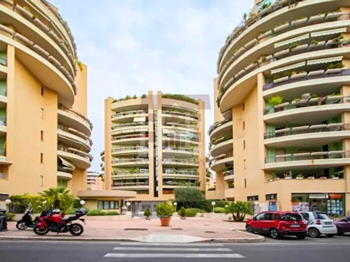 Appartamento trilocale in vendita in Via Dario Niccodemi, Roma