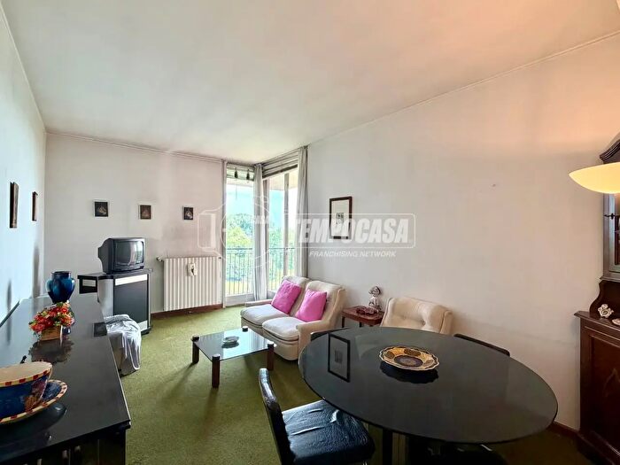Appartamento trilocale in vendita in Via Passo Mendola, Milano