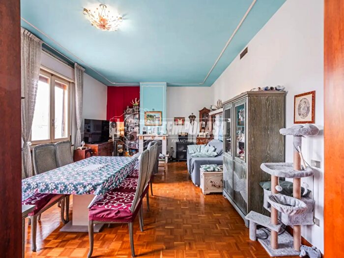 Appartamento quadrilocale in vendita in Via Dante Alighieri, Correggio