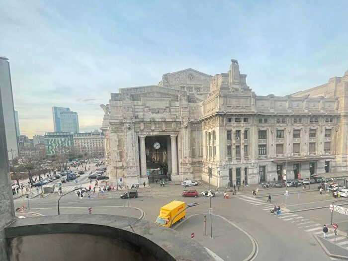 Appartamento bilocale in affitto in Piazza Luigi di Savoia, Centrale, Milano