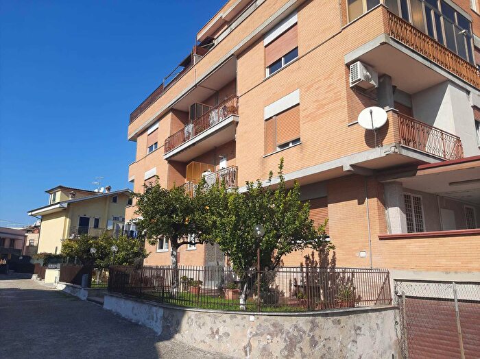 Appartamento trilocale in vendita in Via Giuseppe Garibaldi, Guidonia Montecelio