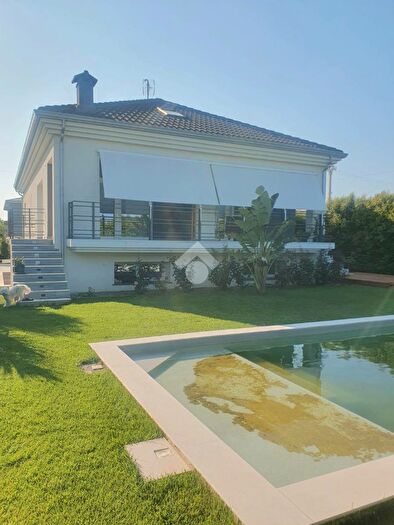 Casa quadrilocale in vendita in Via Palmiro Togliatti, Borgia