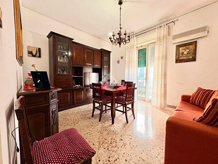 Appartamento trilocale in vendita in Via Filippo Corazza, Palermo