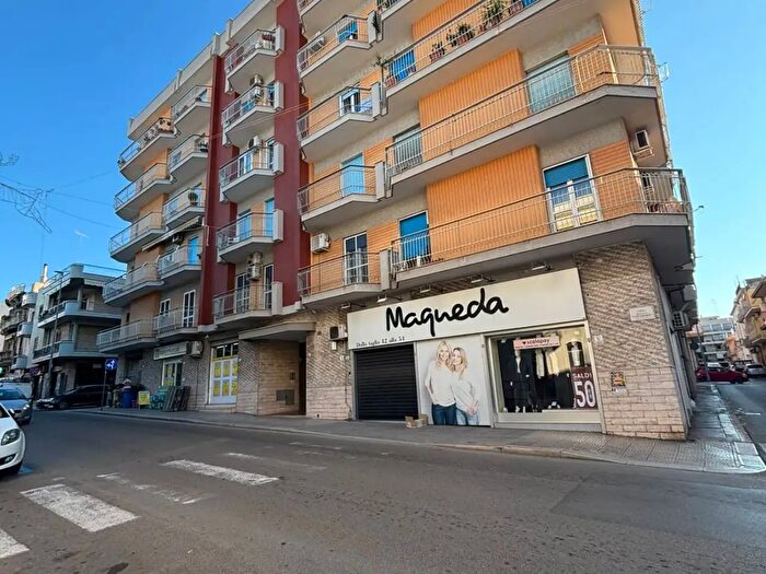 Appartamento con 5 locali in vendita in Corso Regina Margherita, Massafra