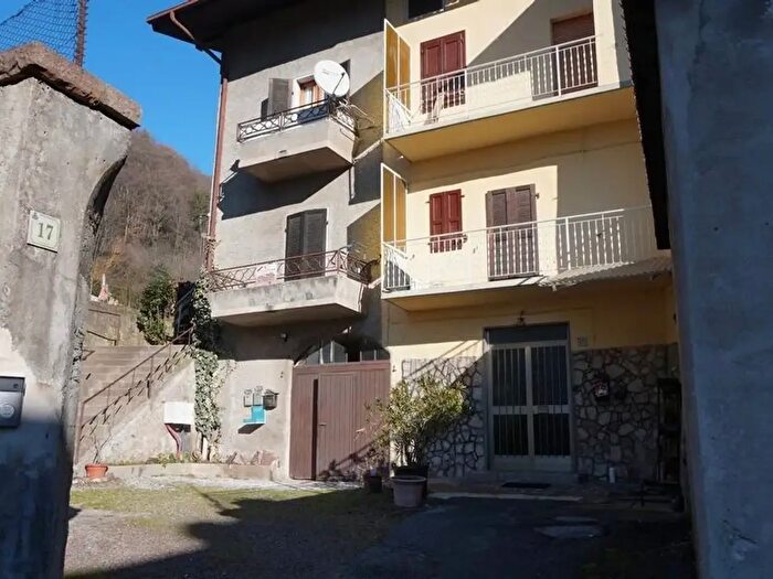 Appartamento trilocale in vendita in Condino Via Sassolo, Borgo Chiese