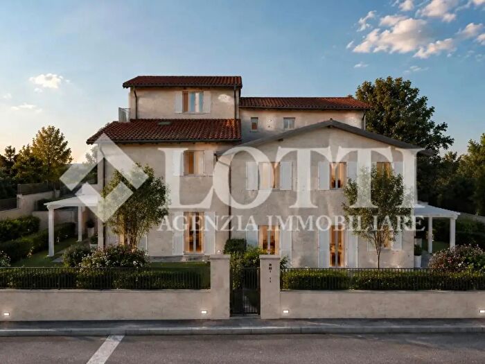 Casa con 5 locali in vendita in Santa Maria A Monte