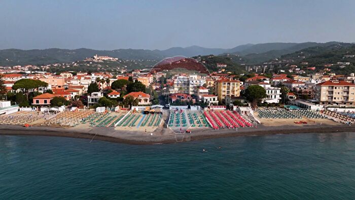 Appartamento trilocale in vendita in Generale Ardoino, Diano Marina