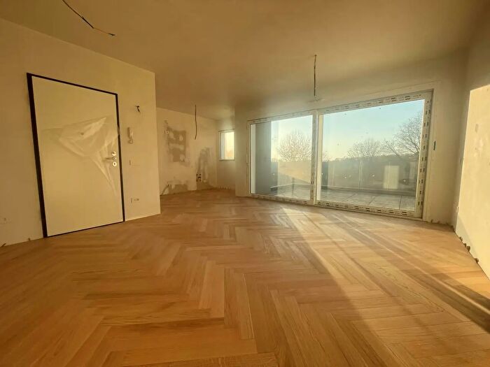 Appartamento trilocale in vendita in Via Clemente Larghi, Bregnano