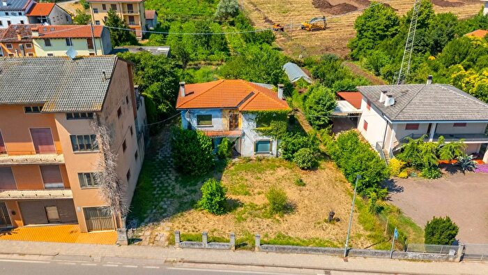 Casa con 8 locali in vendita in Via Roma, Ronca