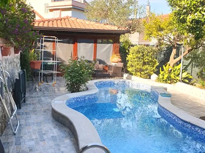 Casa con 11 locali in vendita in Via Garibaldi, Santi Cosma E Damiano