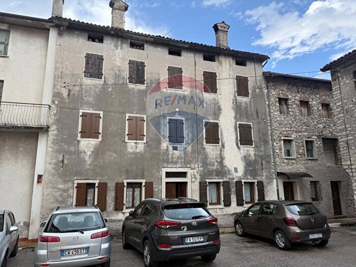 Appartamento con 7 locali in vendita in Via Fortogna, Longarone